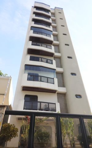 Apartamento à venda com 126m², 4 quartos e 2 vagasFachada
