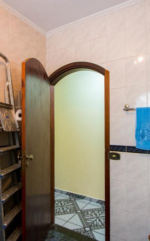 Casa à venda com 193m², 3 quartos e 2 vagas Casa à venda com 193m², 3 quartos e 2 vagasBanheiro social 1
