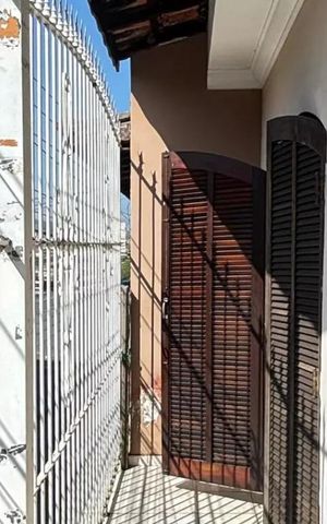 Casa à venda com 150m², 3 quartos e 1 vaga Casa à venda com 150m², 3 quartos e 1 vagaVaranda
