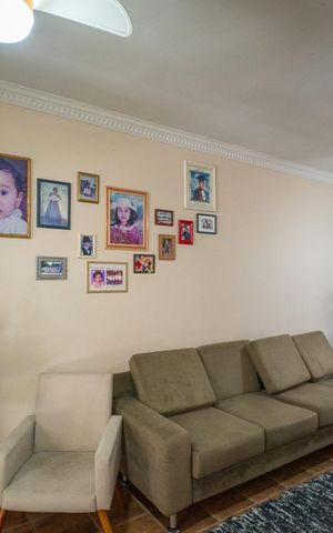 Casa à venda com 330m², 4 quartos e 2 vagas Casa à venda com 330m², 4 quartos e 2 vagasSala