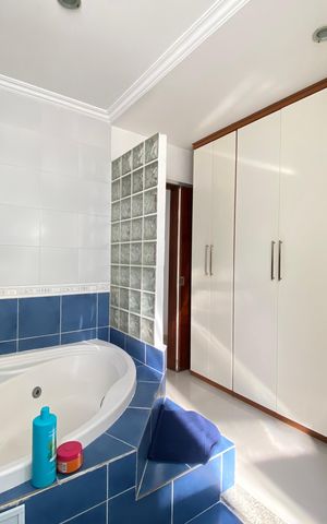 Casa à venda com 271m², 4 quartos e 3 vagas
