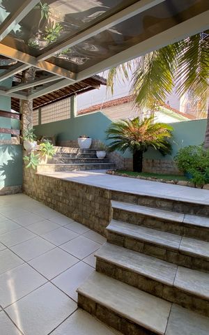 Casa à venda com 271m², 4 quartos e 3 vagas