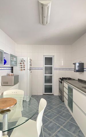 Casa à venda com 271m², 4 quartos e 3 vagas