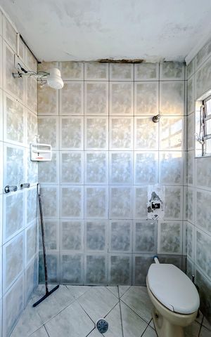 Casa à venda com 300m², 6 quartos e sem vagaBanheiro 2