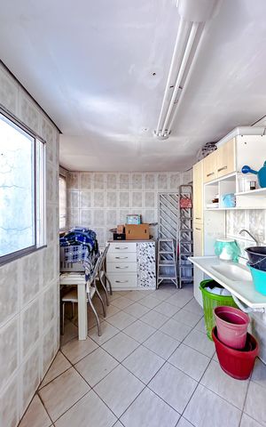 Casa à venda com 300m², 6 quartos e sem vagaÁrea de Serviço
