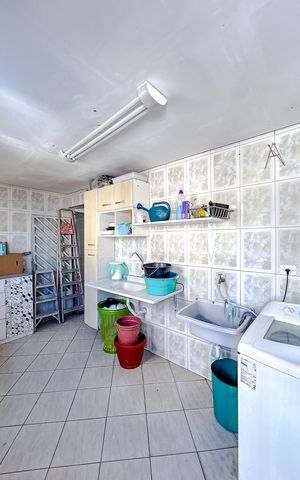 Casa à venda com 300m², 6 quartos e sem vagaÁrea de Serviço