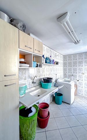 Casa à venda com 300m², 6 quartos e sem vagaÁrea de Serviço