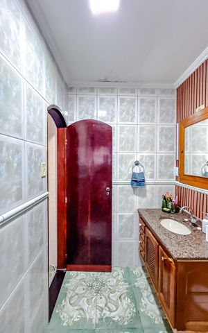Casa à venda com 300m², 6 quartos e sem vagaLavabo