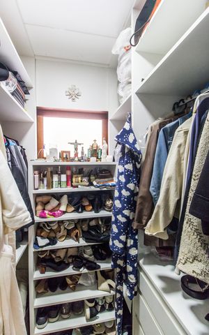 Casa de condomínio à venda com 300m², 4 quartos e 6 vagas Casa de condomínio à venda com 300m², 4 quartos e 6 vagasCloset da suíte