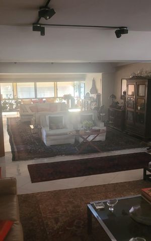 Apartamento à venda com 300m², 3 quartos e 2 vagas Apartamento à venda com 300m², 3 quartos e 2 vagasSala
