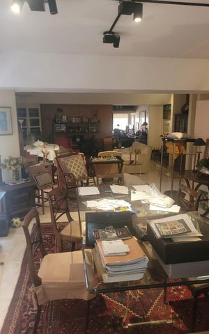 Apartamento à venda com 300m², 3 quartos e 2 vagas Apartamento à venda com 300m², 3 quartos e 2 vagasSala