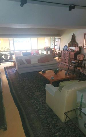 Apartamento à venda com 300m², 3 quartos e 2 vagas Apartamento à venda com 300m², 3 quartos e 2 vagasSala