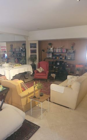 Apartamento à venda com 300m², 3 quartos e 2 vagas Apartamento à venda com 300m², 3 quartos e 2 vagasSala
