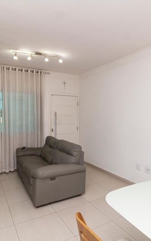 Casa à venda com 126m², 2 quartos e 2 vagas Casa à venda com 126m², 2 quartos e 2 vagasSala
