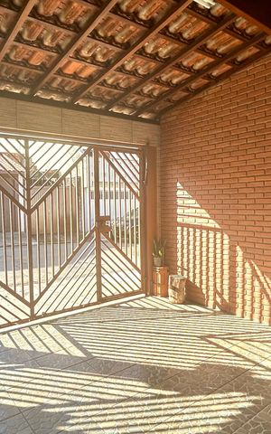 Casa à venda com 111m², 3 quartos e 2 vagas Casa à venda com 111m², 3 quartos e 2 vagasGaragem