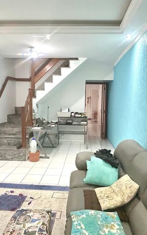 Casa à venda com 111m², 3 quartos e 2 vagas Casa à venda com 111m², 3 quartos e 2 vagasSala