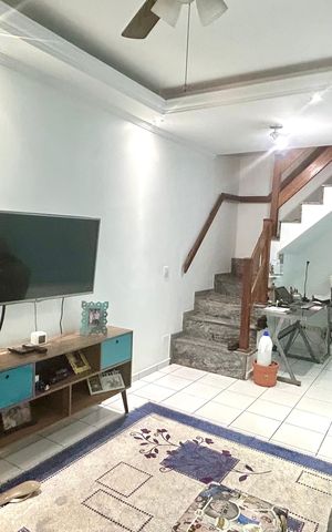 Casa à venda com 111m², 3 quartos e 2 vagas Casa à venda com 111m², 3 quartos e 2 vagasSala