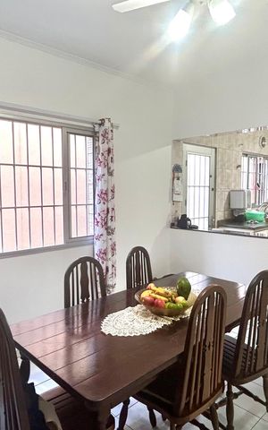 Casa à venda com 111m², 3 quartos e 2 vagas Casa à venda com 111m², 3 quartos e 2 vagasCopa