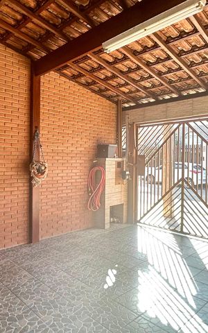Casa à venda com 111m², 3 quartos e 2 vagas Casa à venda com 111m², 3 quartos e 2 vagasGaragem