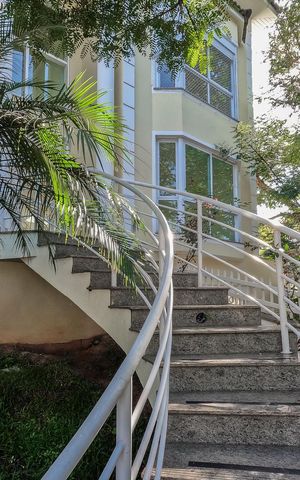 Casa à venda com 520m², 4 quartos e 6 vagas
