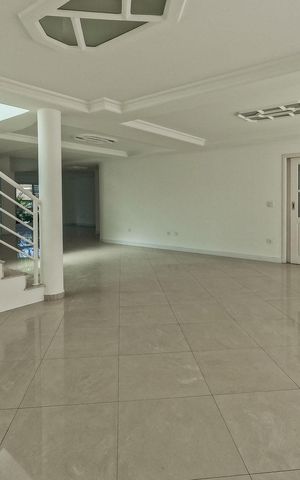 Casa à venda com 520m², 4 quartos e 6 vagas