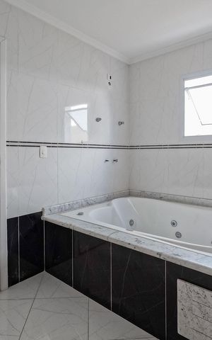 Casa à venda com 520m², 4 quartos e 6 vagas