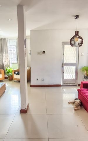 Casa à venda com 226m², 4 quartos e 2 vagasSala