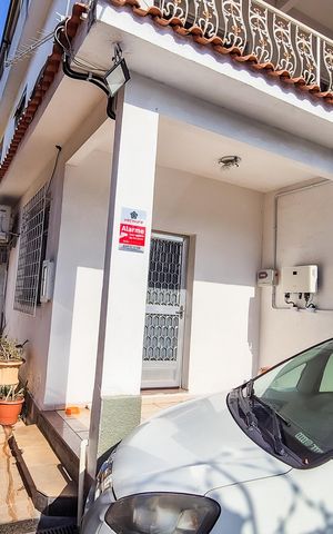 Casa à venda com 226m², 4 quartos e 2 vagasGaragem - lateral da Casa 