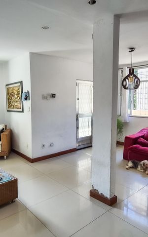 Casa à venda com 226m², 4 quartos e 2 vagasSala