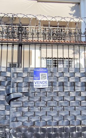 Casa à venda com 226m², 4 quartos e 2 vagasFrente do Imóvel e Plaquinha 