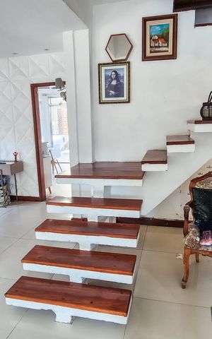 Casa à venda com 226m², 4 quartos e 2 vagasSala