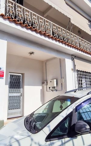 Casa à venda com 226m², 4 quartos e 2 vagasGaragem - lateral da Casa 