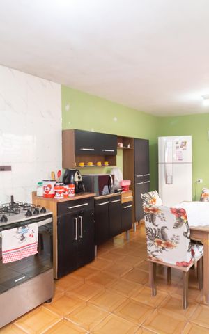 Casa à venda com 150m², 2 quartos e 2 vagas Casa à venda com 150m², 2 quartos e 2 vagasCozinha