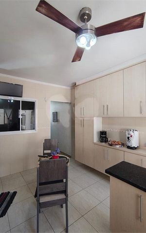 Casa à venda com 218m², 3 quartos e 3 vagas