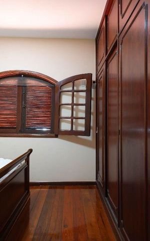 Casa à venda com 300m², 4 quartos e 2 vagas