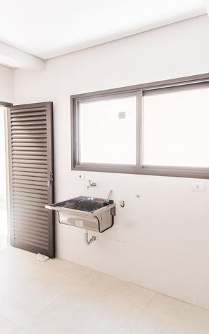 Apartamento à venda com 403m², 4 quartos e 6 vagas Apartamento à venda com 403m², 4 quartos e 6 vagasÁrea de Serviço