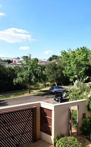 Casa de condomínio à venda com 381m², 4 quartos e 4 vagasQuarto 2 - Vista