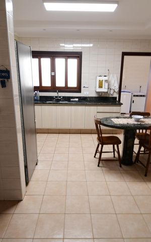 Casa de condomínio à venda com 381m², 4 quartos e 4 vagasCozinha