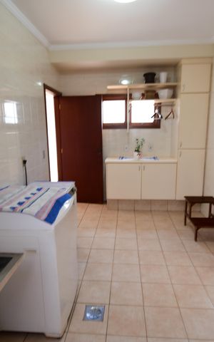 Casa de condomínio à venda com 381m², 4 quartos e 4 vagasÁrea de Serviço