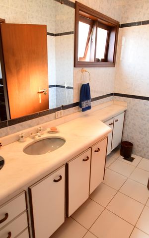 Casa de condomínio à venda com 381m², 4 quartos e 4 vagasBanheiro Social