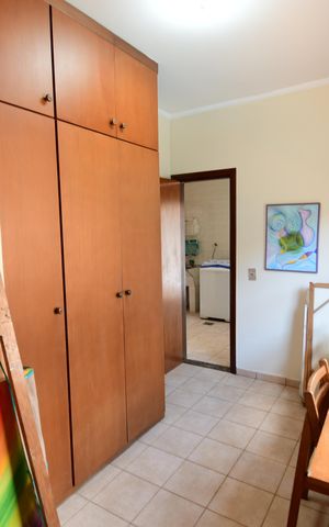 Casa de condomínio à venda com 381m², 4 quartos e 4 vagasQuarto de Serviço