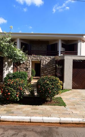 Casa de condomínio à venda com 381m², 4 quartos e 4 vagasFachada