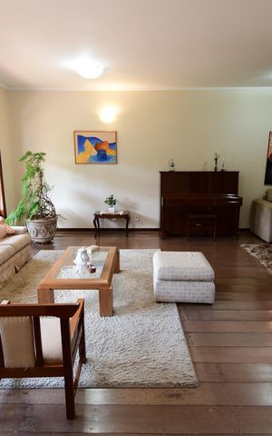 Casa de condomínio à venda com 381m², 4 quartos e 4 vagasSala
