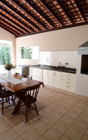 Casa de condomínio à venda com 381m², 4 quartos e 4 vagasVaranda gourmet