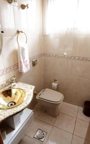 Casa de condomínio à venda com 381m², 4 quartos e 4 vagasLavabo