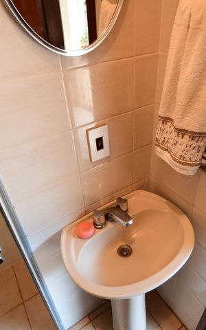 Casa de condomínio à venda com 381m², 4 quartos e 4 vagasBanheiro de serviço