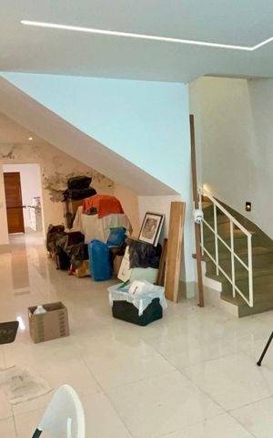 Casa à venda com 162m², 3 quartos e 2 vagas Casa à venda com 162m², 3 quartos e 2 vagasSala