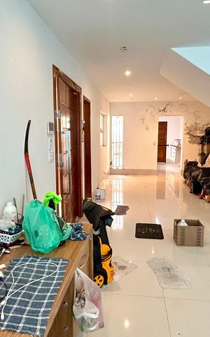 Casa à venda com 162m², 3 quartos e 2 vagas Casa à venda com 162m², 3 quartos e 2 vagasSala