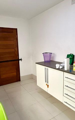 Casa à venda com 162m², 3 quartos e 2 vagas Casa à venda com 162m², 3 quartos e 2 vagasCozinha