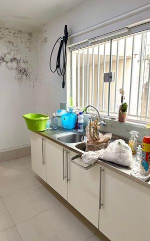 Casa à venda com 162m², 3 quartos e 2 vagas Casa à venda com 162m², 3 quartos e 2 vagasCozinha